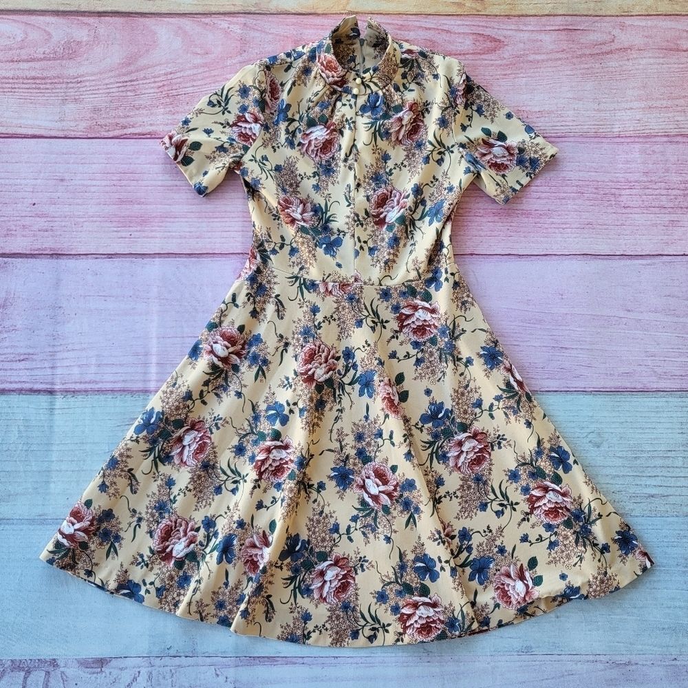 Vintage 70s Pale Yellow Floral Print Short Sleeve High Neck‎ A-Line Dress Size S